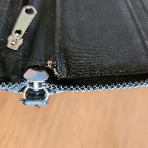 Kenneth Cole Reaction Small Wallet Change Purse Black with white print - Picture 4 of 5